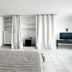Apartamento Tierra Wifi Free Private Bathroom , Town, Corralejo
